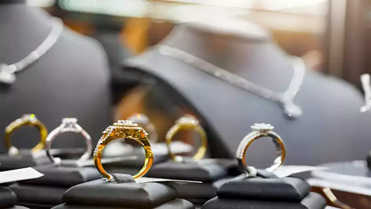 تراجع مفاجئ.. أسعار الذهب في مصر تسجل مستويات جديدة بختام تعاملات فبراير 2026